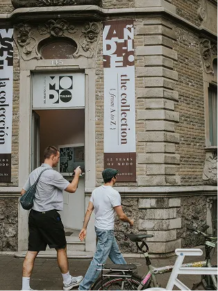 Gallery visitors in Roma Norte