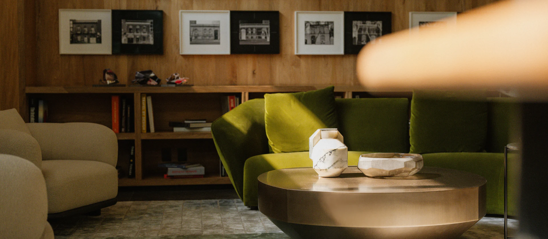 Lounge and library at Colima 71